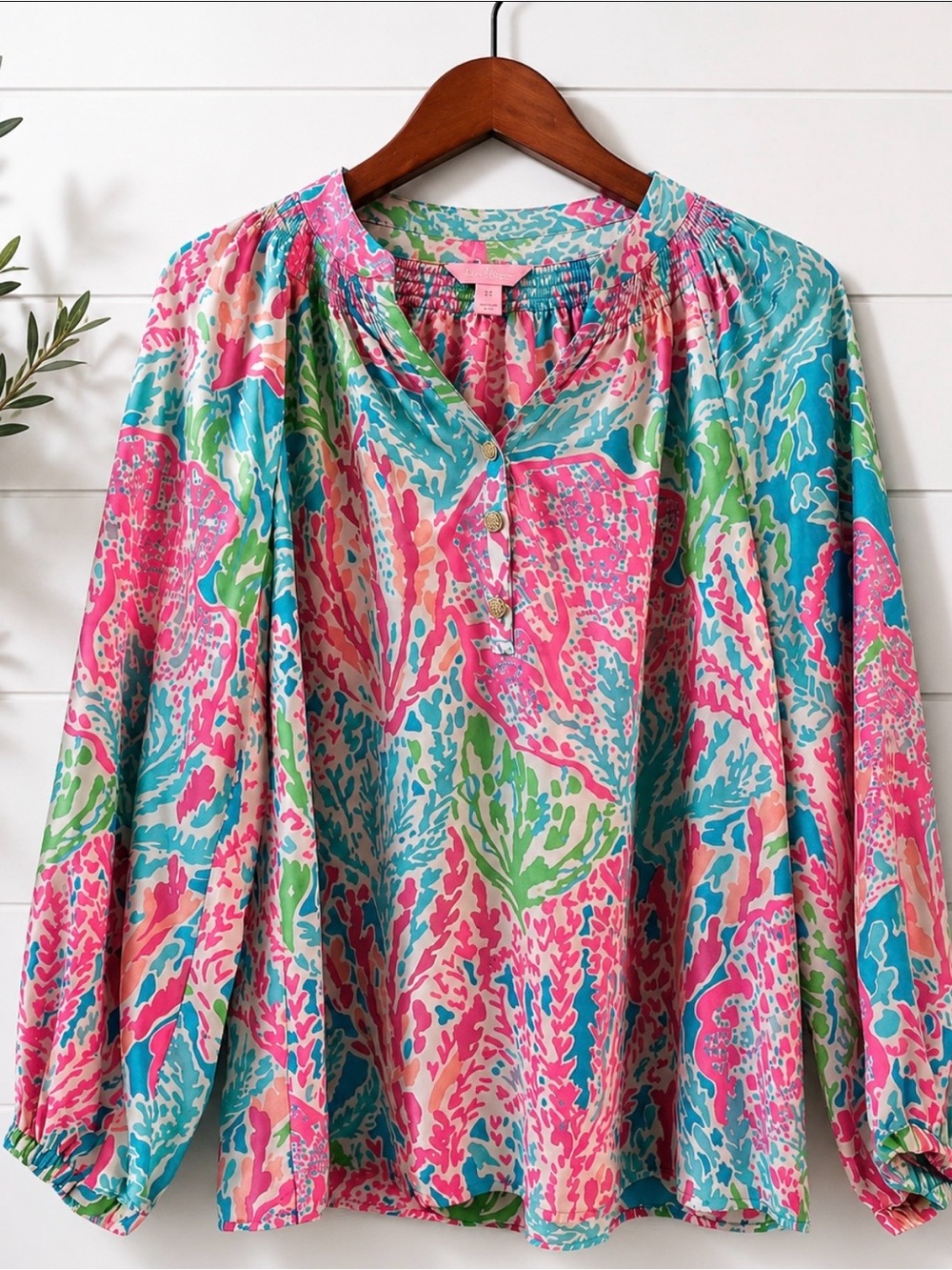 Lilly Pulitzer XS Signature Print Long Sleeve Silk Top EUC With gold buttons